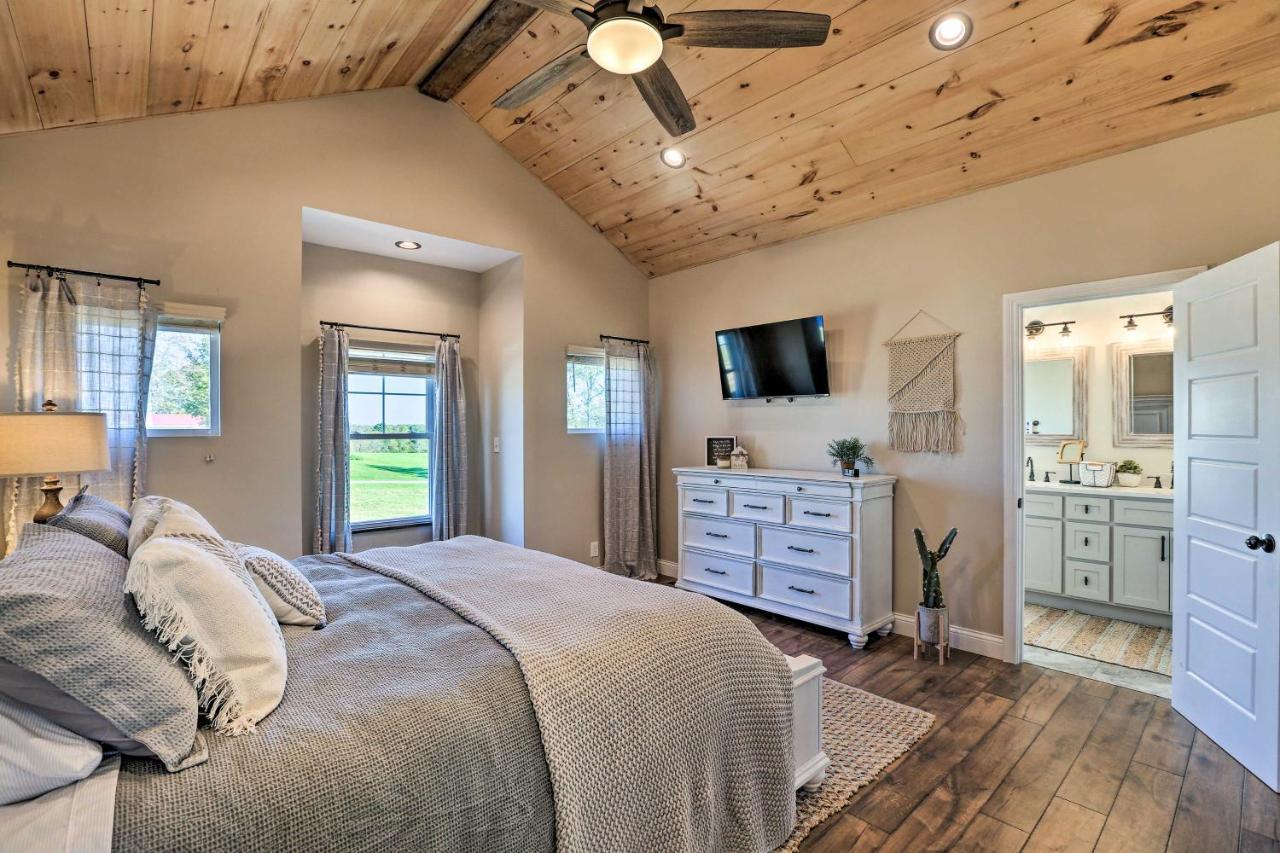 Chic Williamstown Retreat With Pool And Hot Tub! 빌라 외부 사진