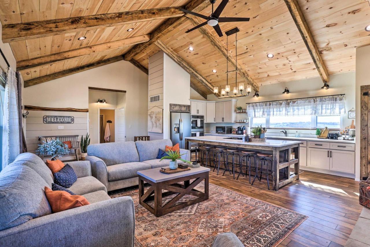 Chic Williamstown Retreat With Pool And Hot Tub! 빌라 외부 사진