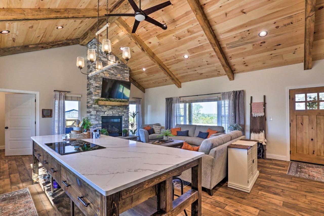 Chic Williamstown Retreat With Pool And Hot Tub! 빌라 외부 사진