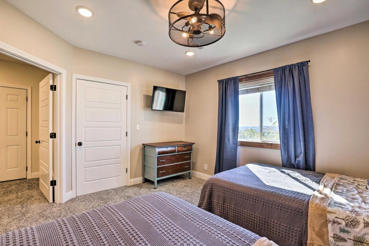 Chic Williamstown Retreat With Pool And Hot Tub! 빌라 외부 사진