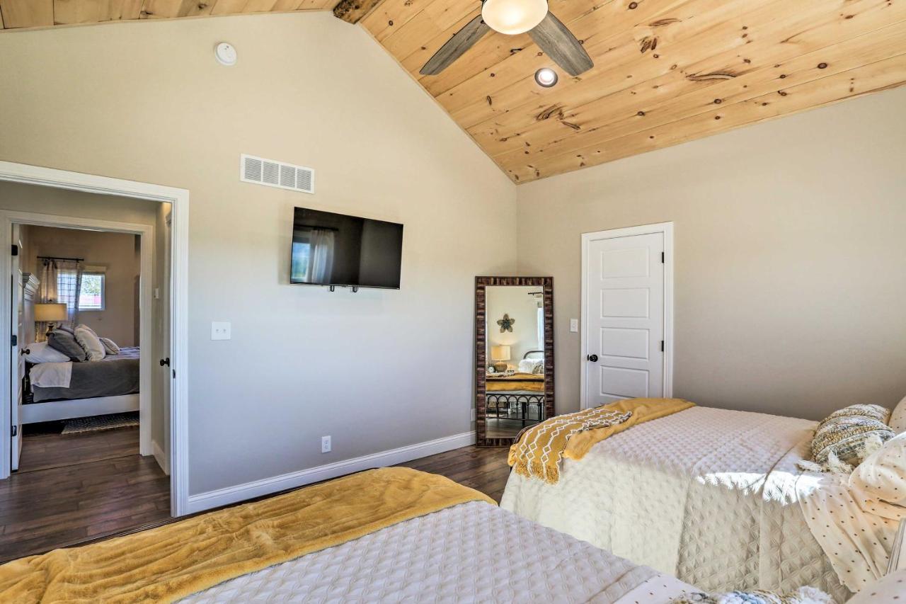 Chic Williamstown Retreat With Pool And Hot Tub! 빌라 외부 사진