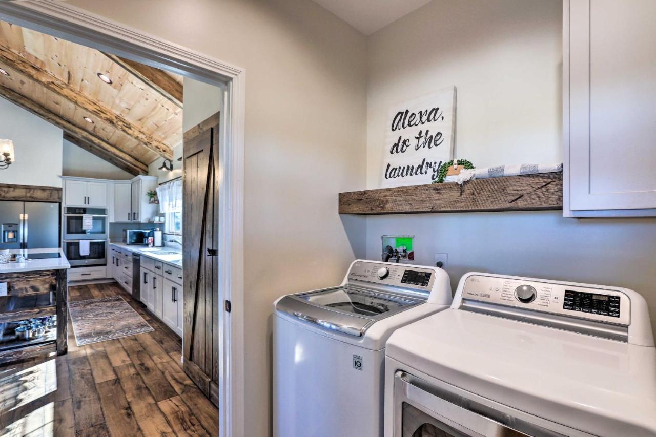 Chic Williamstown Retreat With Pool And Hot Tub! 빌라 외부 사진