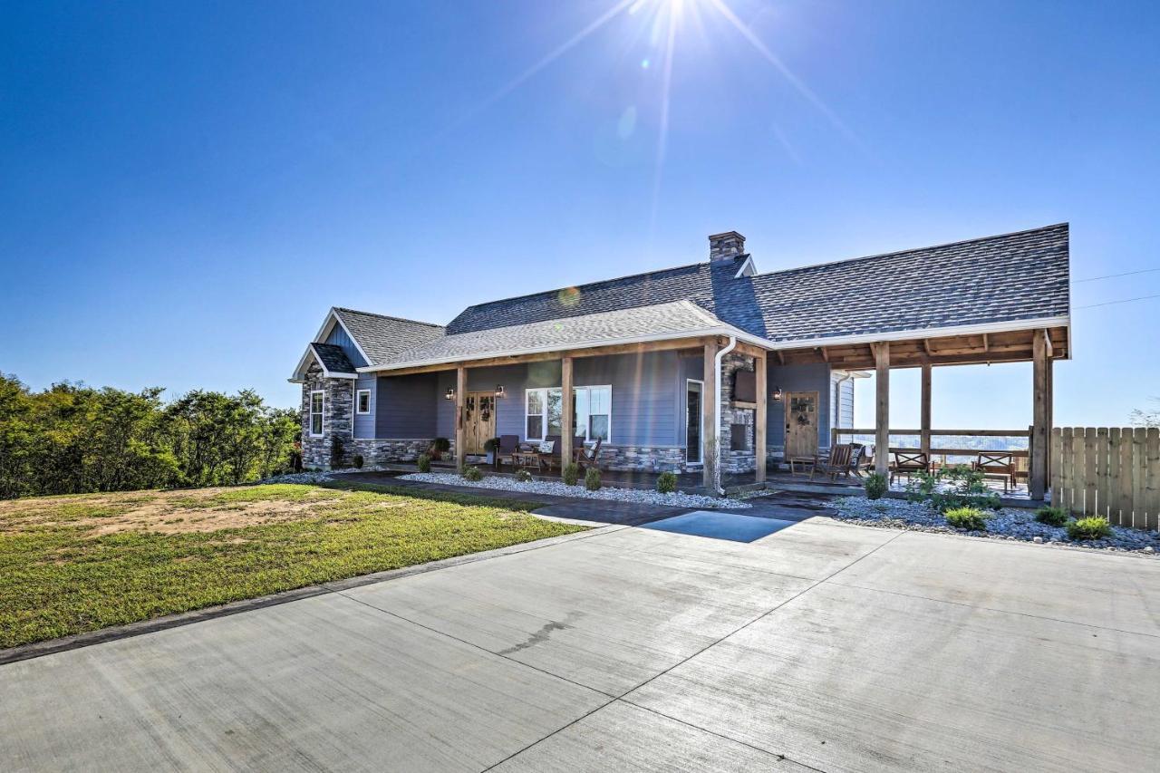 Chic Williamstown Retreat With Pool And Hot Tub! 빌라 외부 사진