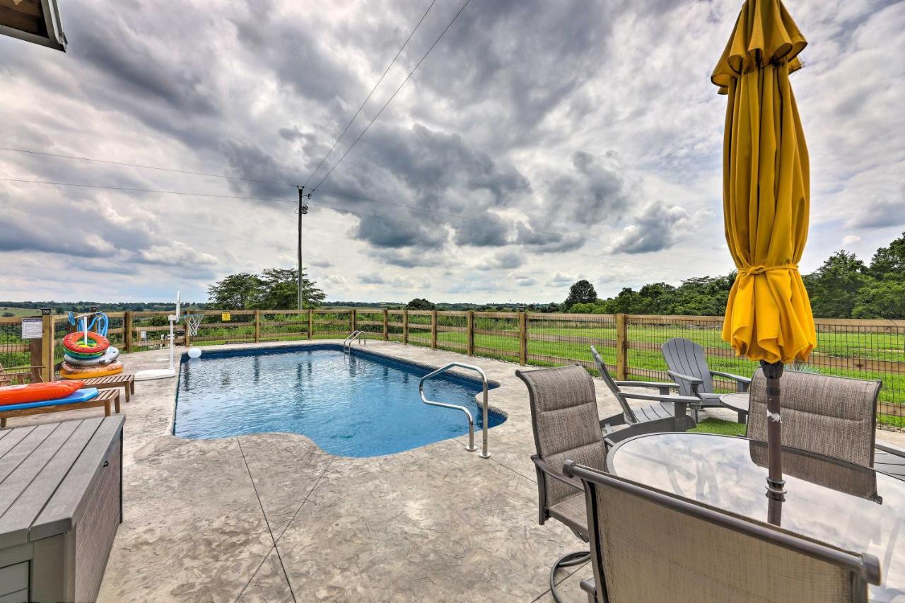 Chic Williamstown Retreat With Pool And Hot Tub! 빌라 외부 사진