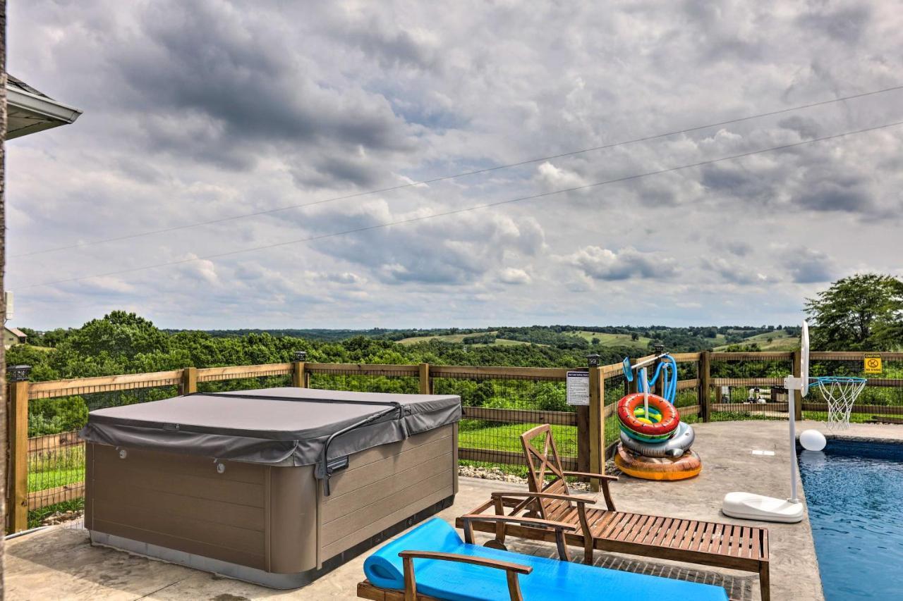 Chic Williamstown Retreat With Pool And Hot Tub! 빌라 외부 사진
