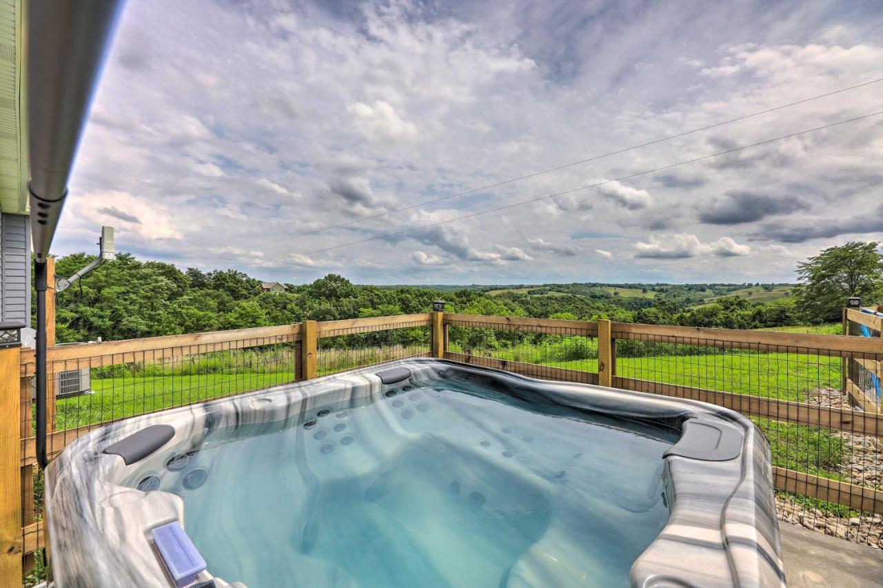 Chic Williamstown Retreat With Pool And Hot Tub! 빌라 외부 사진