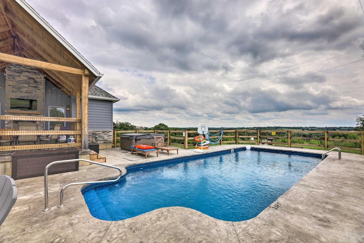 Chic Williamstown Retreat With Pool And Hot Tub! 빌라 외부 사진