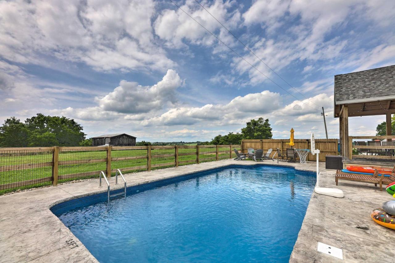 Chic Williamstown Retreat With Pool And Hot Tub! 빌라 외부 사진
