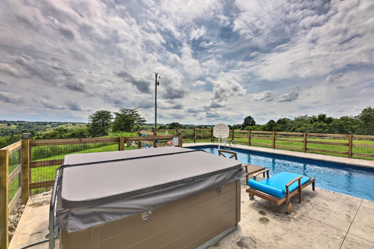 Chic Williamstown Retreat With Pool And Hot Tub! 빌라 외부 사진