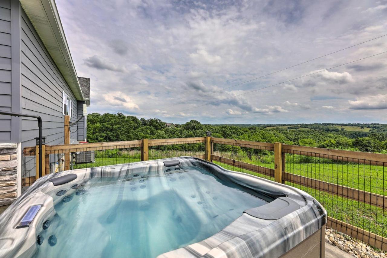 Chic Williamstown Retreat With Pool And Hot Tub! 빌라 외부 사진